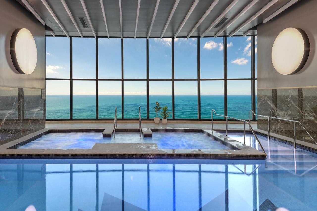 Meriton Suites Surfers Paradise Gold Coast Exterior photo The Sea Spa at the Atlantis Paradise Island