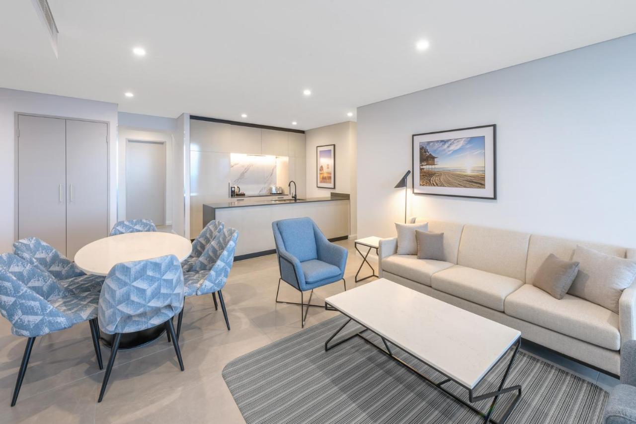Meriton Suites Surfers Paradise Gold Coast Exterior photo A suite at the hotel