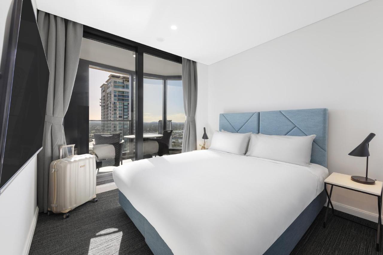 Meriton Suites Surfers Paradise Gold Coast Exterior photo A room at the hotel