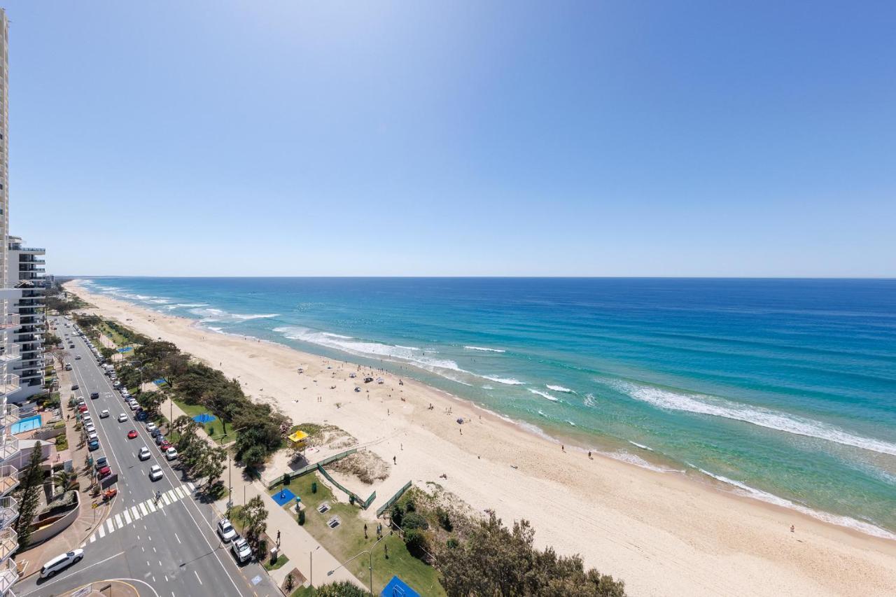 Meriton Suites Surfers Paradise Gold Coast Exterior photo The beach at the resort