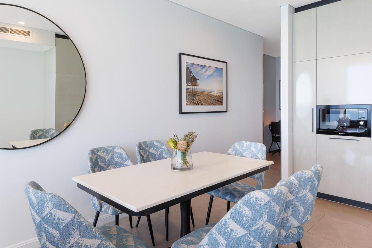 Meriton Suites Surfers Paradise Gold Coast Exterior photo The dining room