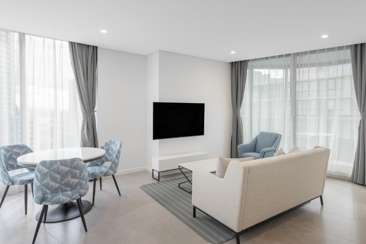 Meriton Suites Surfers Paradise Gold Coast Exterior photo A living room in a modern apartment