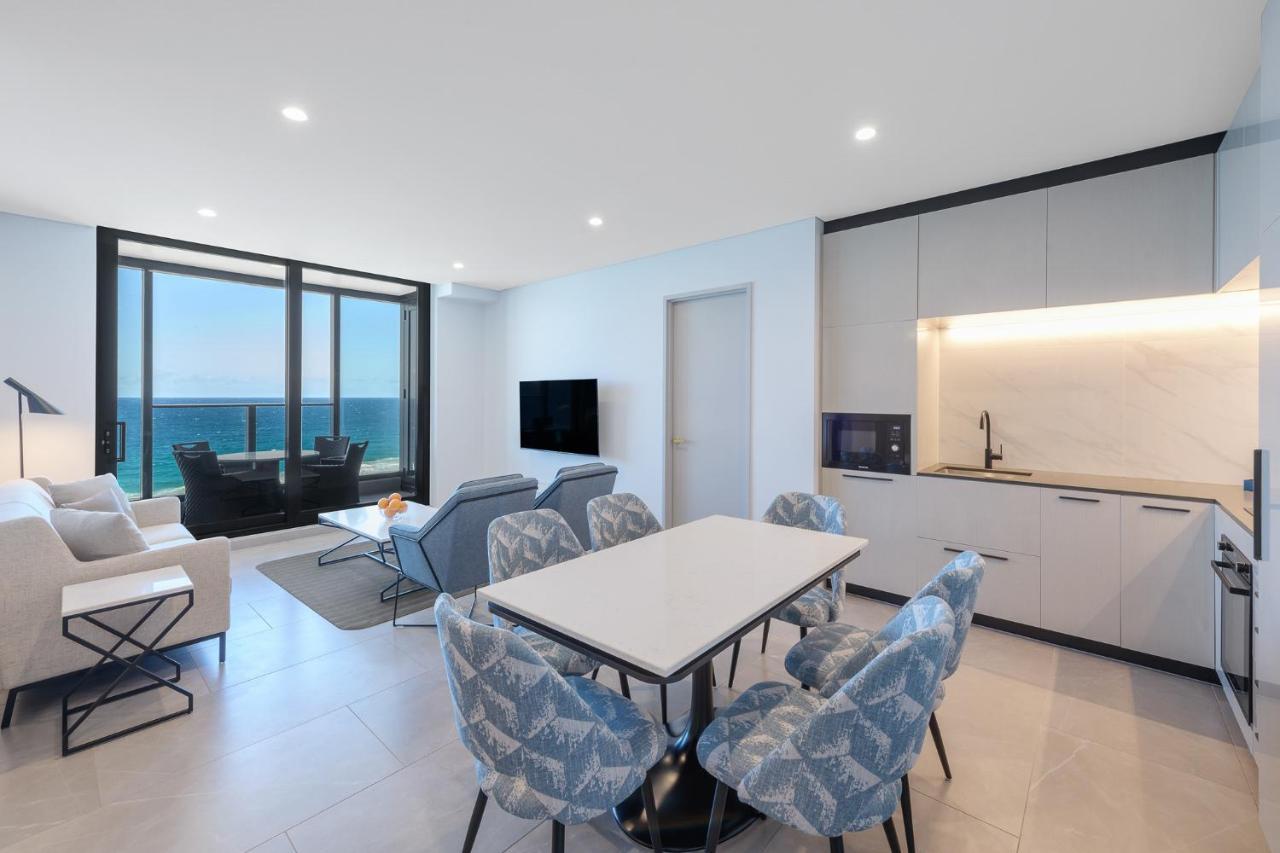 Meriton Suites Surfers Paradise Gold Coast Exterior photo A living room in a modern apartment