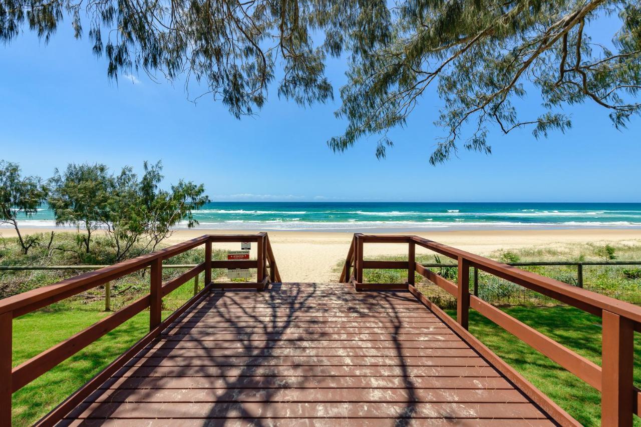 Meriton Suites Surfers Paradise Gold Coast Exterior photo The boardwalk at the entrance to the beach