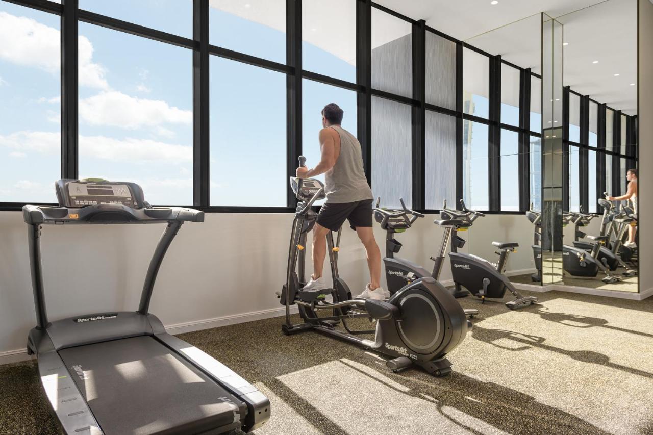 Meriton Suites Surfers Paradise Gold Coast Exterior photo The gym at the top of the tower