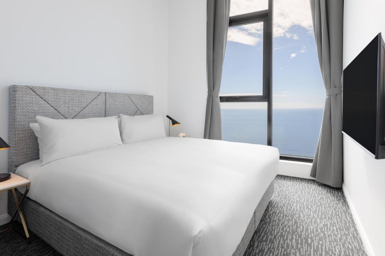 Meriton Suites Surfers Paradise Gold Coast Exterior photo A bedroom at the hotel