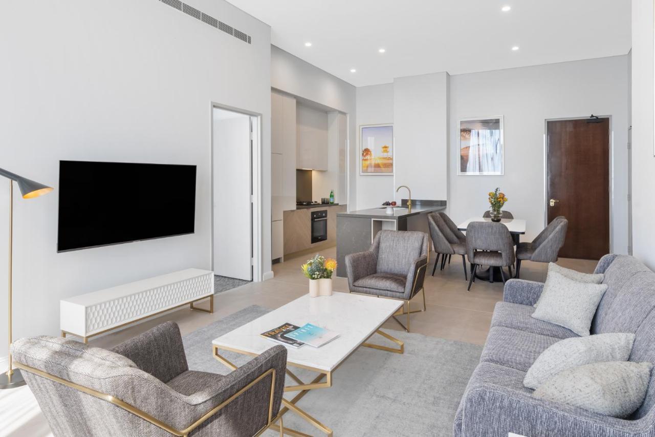 Meriton Suites Surfers Paradise Gold Coast Exterior photo A living room in a modern apartment