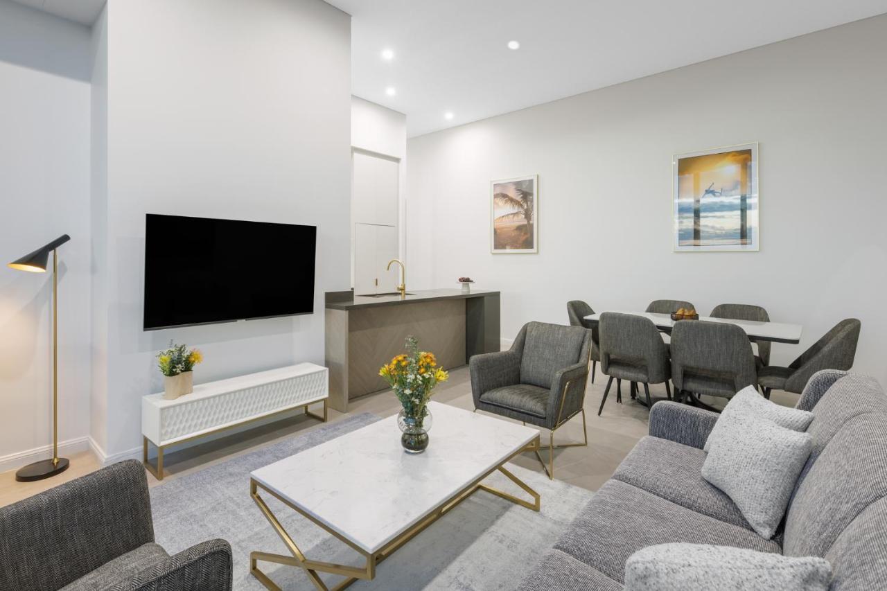 Meriton Suites Surfers Paradise Gold Coast Exterior photo A living room in a modern apartment